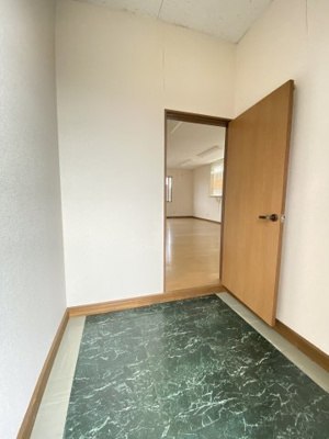 【玄関】 | サンライズビル