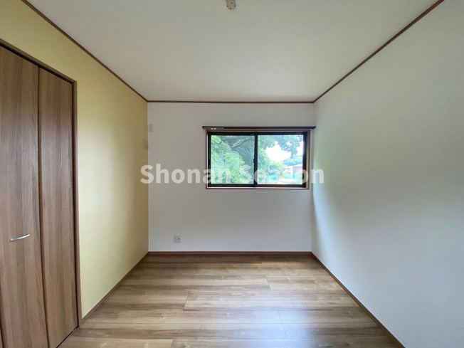 【洋室】 | 各寝室6帖以上あり、ゆったりくつろげます♪