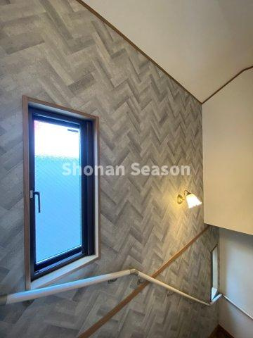 【内装】 | 階段には「手すり」つきで小さなお子様も安心して上り下りできますね◎