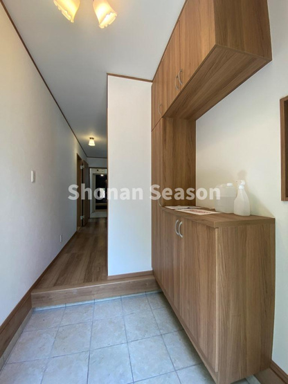 【玄関】 | たくさんの靴を収納できるナチュラルな印象のシューズBOX完備です！