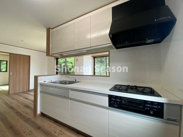 【キッチン】 | コンロ新品！収納豊富なシステムキッチンでスッキリお片付けできます◎