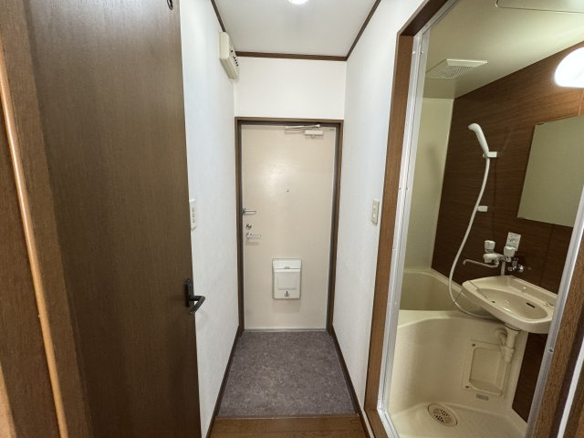 グランドール服部の玄関