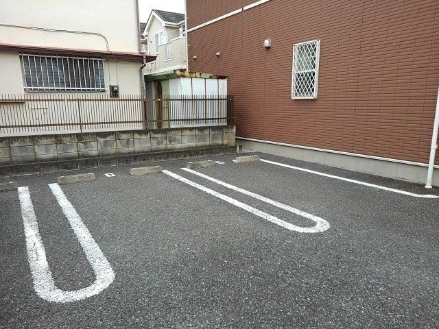 ヴィオラ・Ｙの駐車場