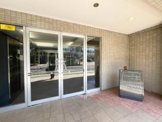 鶴ヶ島駅通りダイカンプラザのエントランス|ゆとりのあるエントランスです