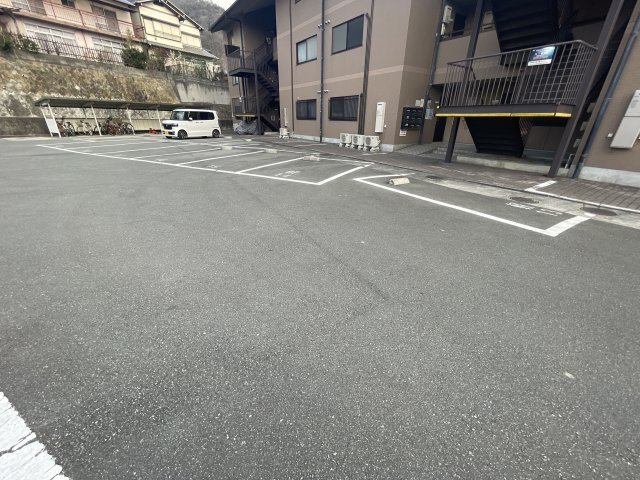 キャッスルコート御立唐立の駐車場