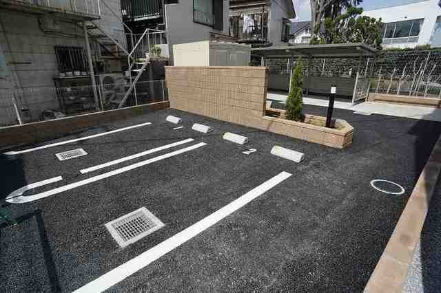 エムズレジデンスの駐車場