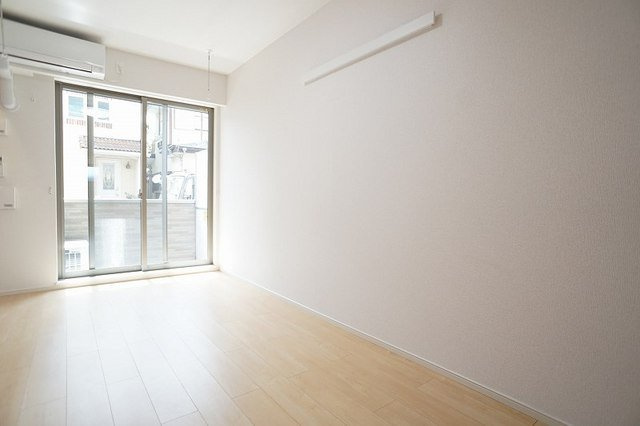 エムズレジデンスの居間・リビング