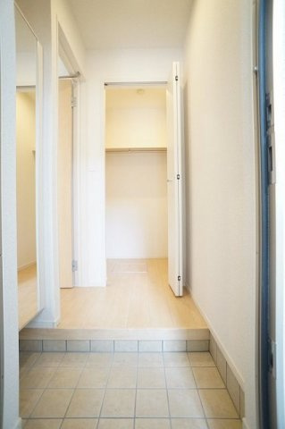 エムズレジデンスの玄関