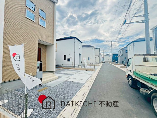 【前面道路含む現地写真】 | 桶川市加納6期　GRAFARE　新築戸建　全32区画　26号棟