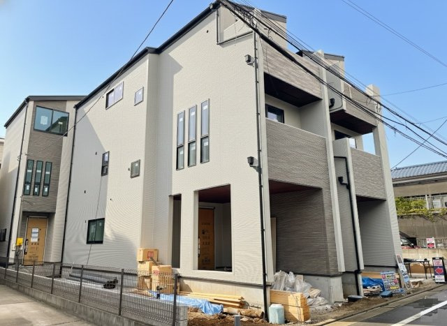 板橋区富士見町 全4棟 2号棟の外観|【現地販売会開催！】
3階建て　新築戸建　全4棟
東武東上線「中板橋」駅徒歩11分の好立地です♪