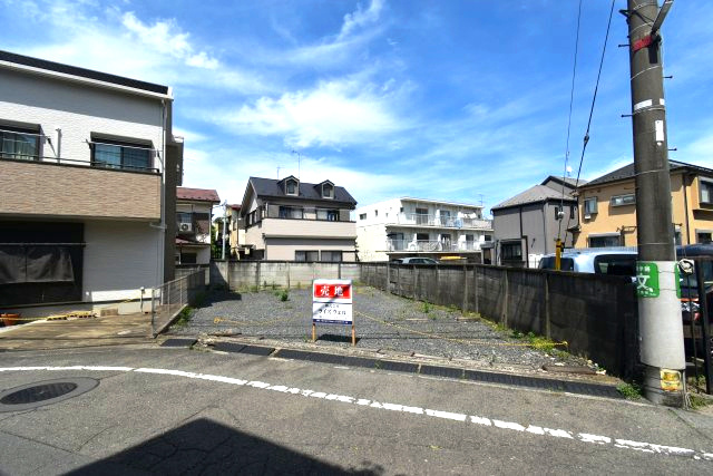 井の頭1丁目・売地の前面道路含む現地写真