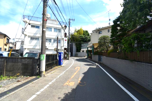 井の頭1丁目・売地の前面道路含む現地写真