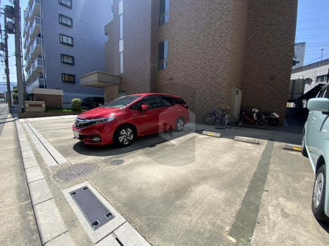 ルミエール・フジの駐車場