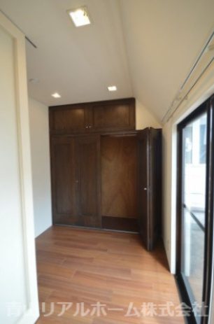 【洋室】 | フェレイラ貸家戸建 | 2階洋室の収納