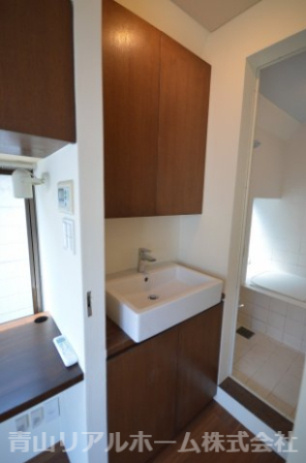 【洗面所】 | フェレイラ貸家戸建 | 2階洗面台