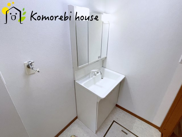 さいたま市西区大字指扇領別所　中古一戸建ての独立洗面台|独立洗面台、小物を置くことができて便利です