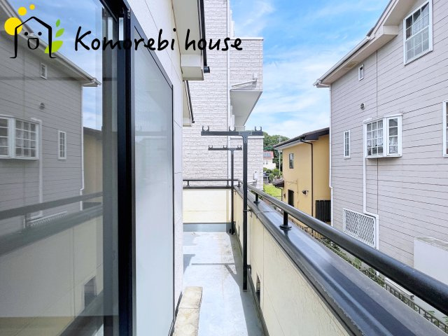 さいたま市西区大字指扇領別所　中古一戸建てのバルコニー|お洗濯にも便利なバルコニー付き