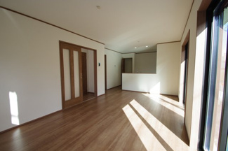 【居間・リビング】 | 【仲介手数料無料！！】日野市平山５丁目　新築戸建て（全3棟）3号棟　4490万円