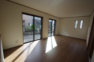 【居間・リビング】 | 【仲介手数料無料！！】日野市平山５丁目　新築戸建て（全3棟）3号棟　4490万円