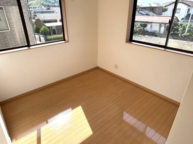 垣生6丁目　中古戸建の洋室