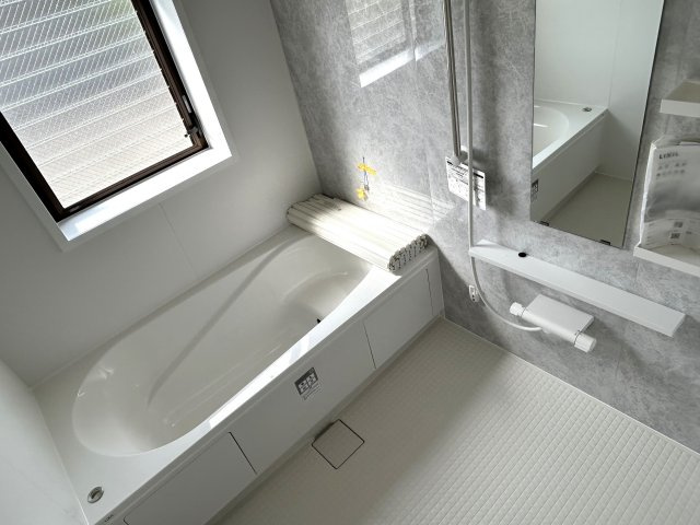 垣生6丁目　中古戸建の浴室