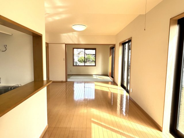 垣生6丁目　中古戸建の居間・リビング