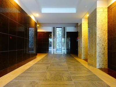 【エントランス】 | XEBEC明大前