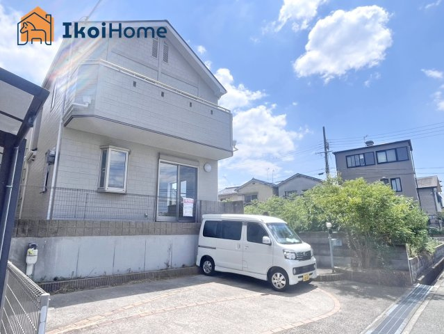 明石市太寺天王町　中古戸建の駐車場|●年中無休：見学時間9:00～20:00・当日予約可●駐車場は並列3台になります。