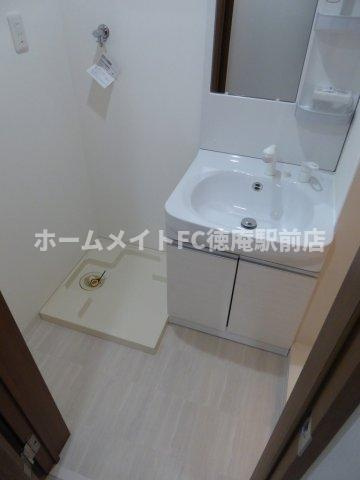 大阪市鶴見区鶴見３丁目のアパートの洗面所
