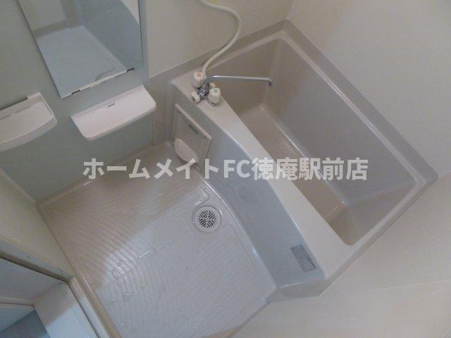 大阪市鶴見区鶴見３丁目のアパートの浴室