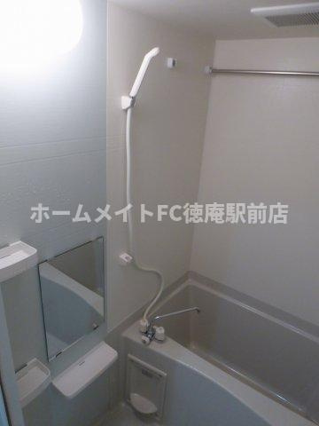 大阪市鶴見区鶴見３丁目のアパートの浴室