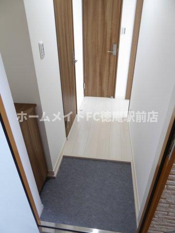 大阪市鶴見区鶴見３丁目のアパートの玄関