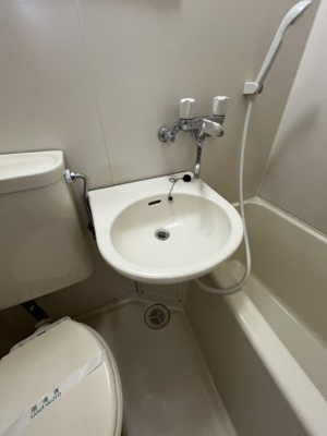 【洗面所】 | ヴィラ清水町 | バス・トイレと同室です。