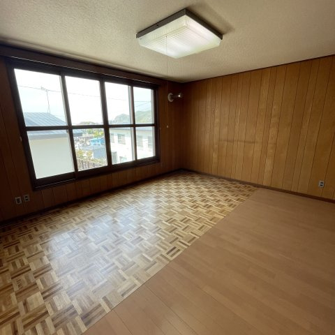 室蘭市舟見町2丁目88-1奥の居間・リビング