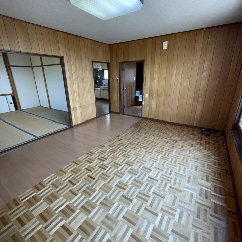 室蘭市舟見町2丁目88-1奥の居間・リビング