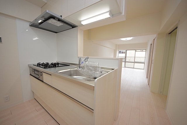 【キッチン】 | 塚本北コーポ | システムキッチン新調／３口ガスコンロの対面式キッチン♪