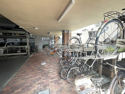 シティライフ水前寺駅前南のその他共用部分|大切な自転車を雨から守る屋根付きの駐輪場