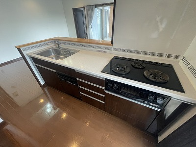 シティライフ水前寺駅前南のキッチン|食器洗浄乾燥機、３口コンロ