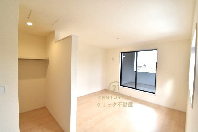 リーブルガーデン  高萩市島名　8期　限定1棟！の洋室|フローリングなので重い家具も置けます。カーテンと家具を揃えるなどして、お好みのインテリアを楽しむことができます。