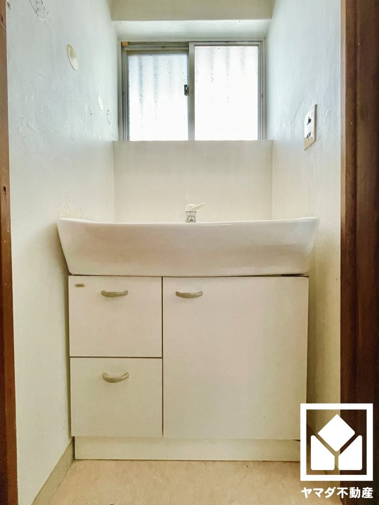 伏見区深草大亀谷万帖敷町の独立洗面台