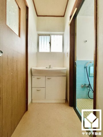 伏見区深草大亀谷万帖敷町の洗面所