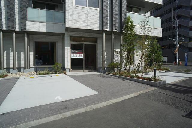 ラ　メール　コイワの駐車場|エントランス部もゆとりあり！… 
