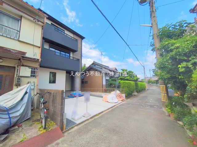 KIS稲葉地町1期の前面道路含む現地写真