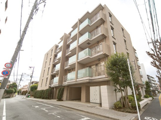 【外観】 | 鉄筋コンクリート造のがっちりとした建物。