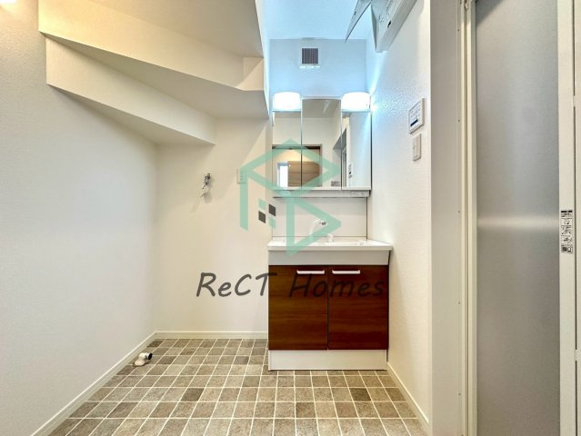 姫路市飾磨区英賀の新築一戸建の独立洗面台