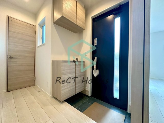 姫路市飾磨区英賀の新築一戸建の玄関