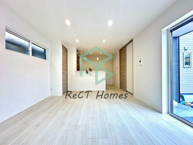 姫路市飾磨区英賀の新築一戸建の居間・リビング