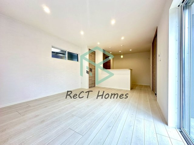 姫路市飾磨区英賀の新築一戸建の居間・リビング