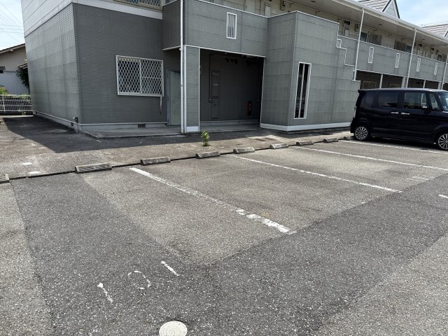 サンマリッツ28の駐車場