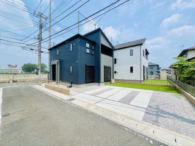 高崎市東貝沢町の前面道路含む現地写真|駐車スペース3台可◎